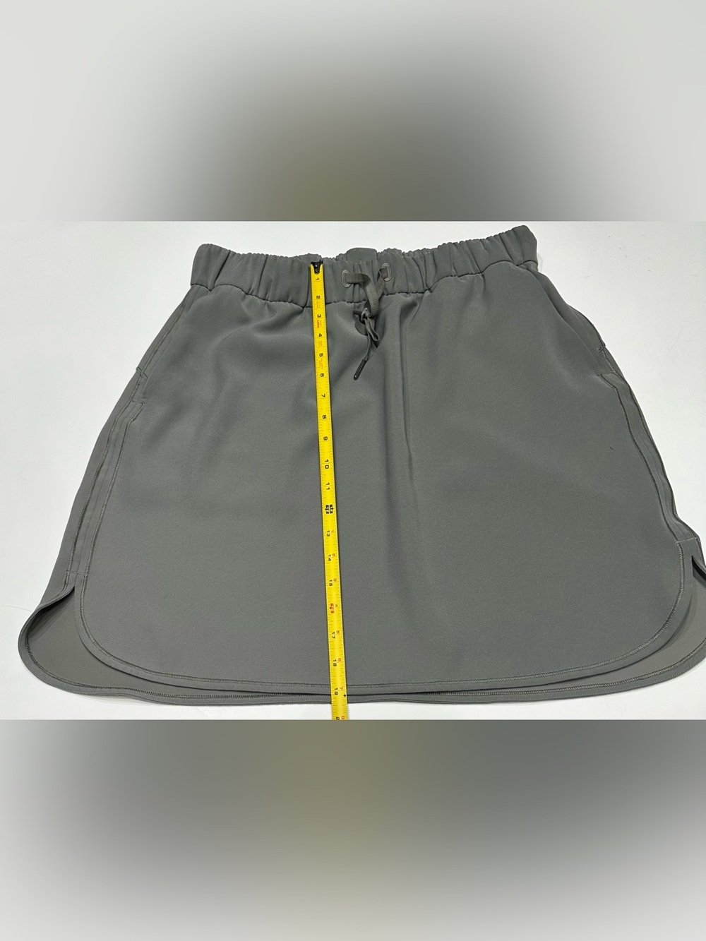 LULULEMON On The Fly Grey Green Elastic Drawstring Waist Skirt Pockets Size 10 - Picture 13 of 16